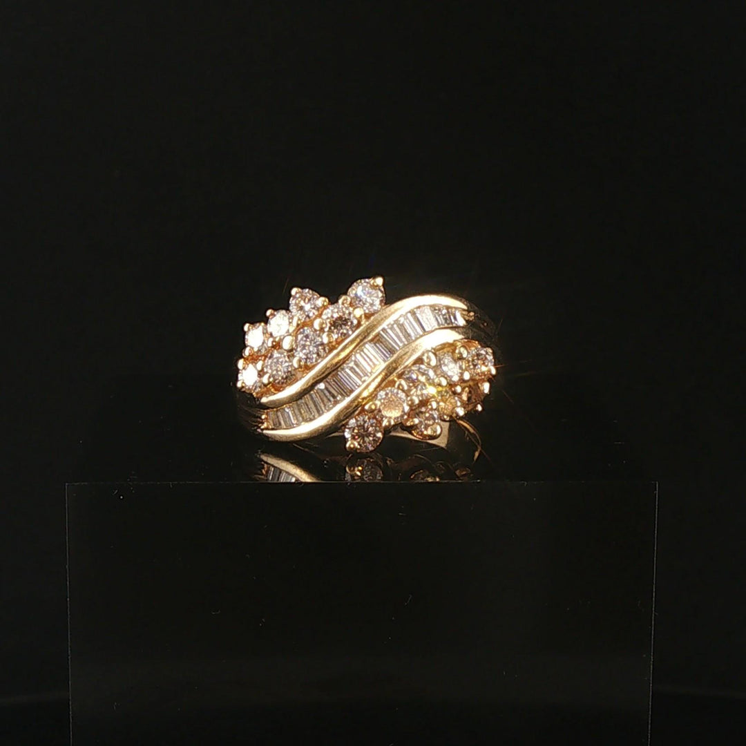 14k Yellow Gold and 1cttw Round and Baguette Diamond Ladies Ring Size 6