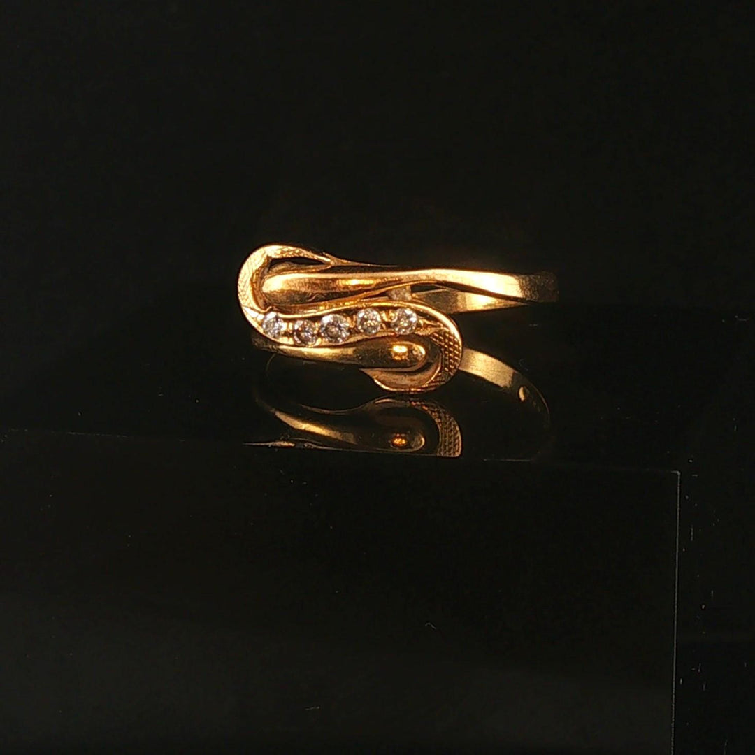 18k Yellow Gold and 0.10cttw Diamond Vintage Fancy Ring Size 6