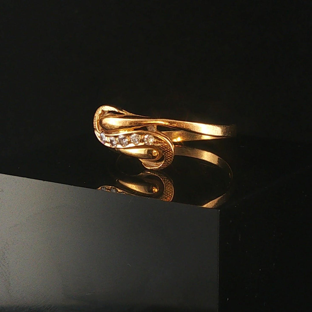 18k Yellow Gold and 0.10cttw Diamond Vintage Fancy Ring Size 6