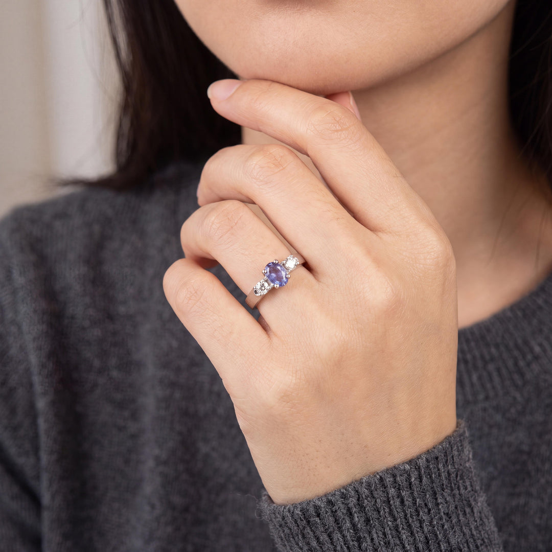 18k White Gold Oval Cut Tanzanite and Diamond Ring Size 6.75