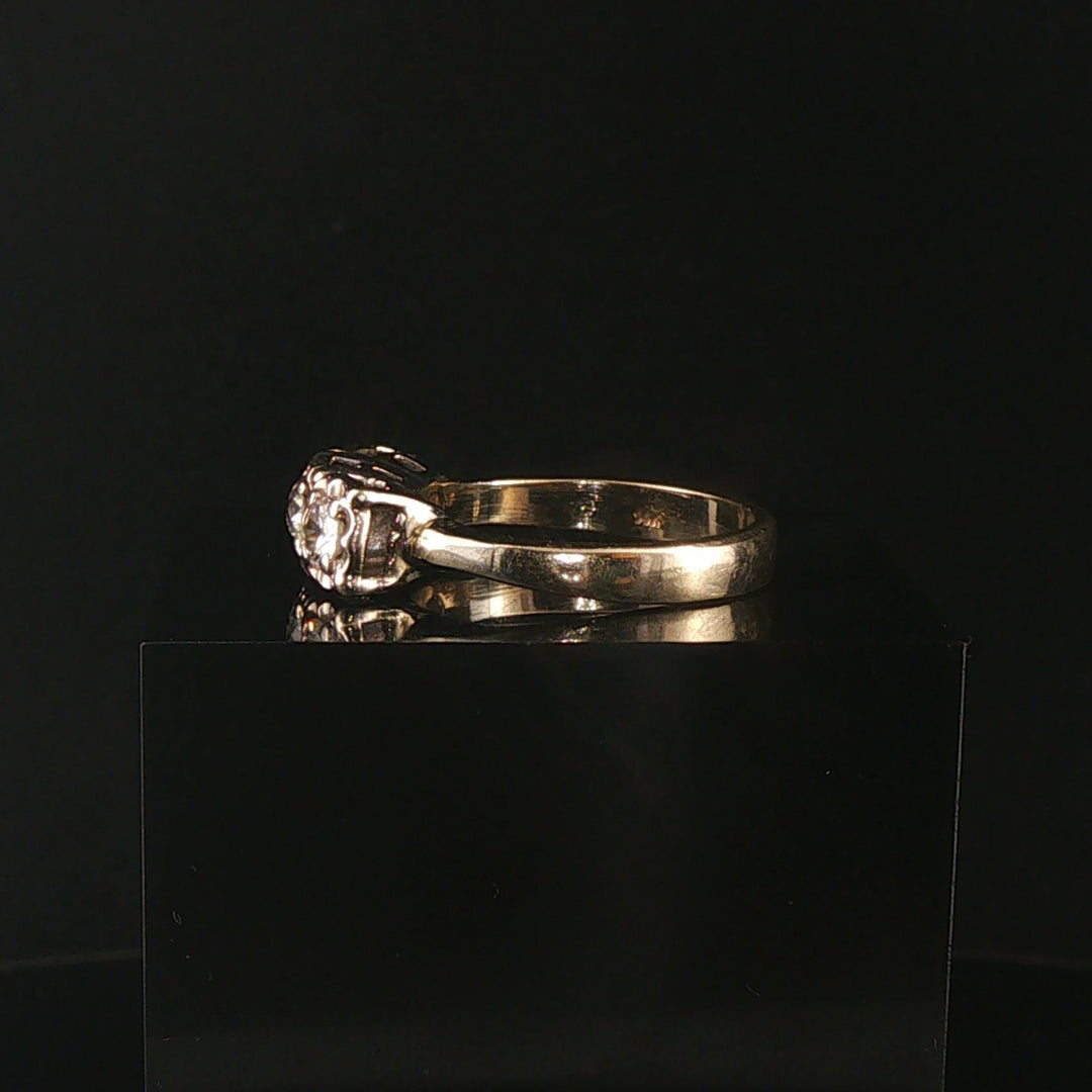 14k White Gold and 1cttw Three Diamond Vintage Ring Size 8