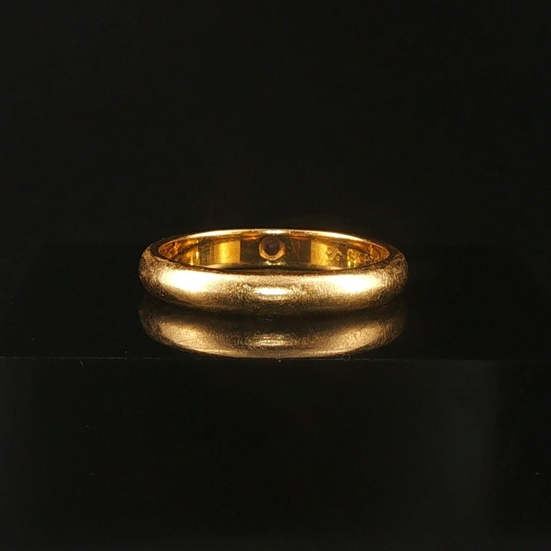 18k Yellow Gold and 0.05ct Flush Set Diamond Solid Band Ring Size 7