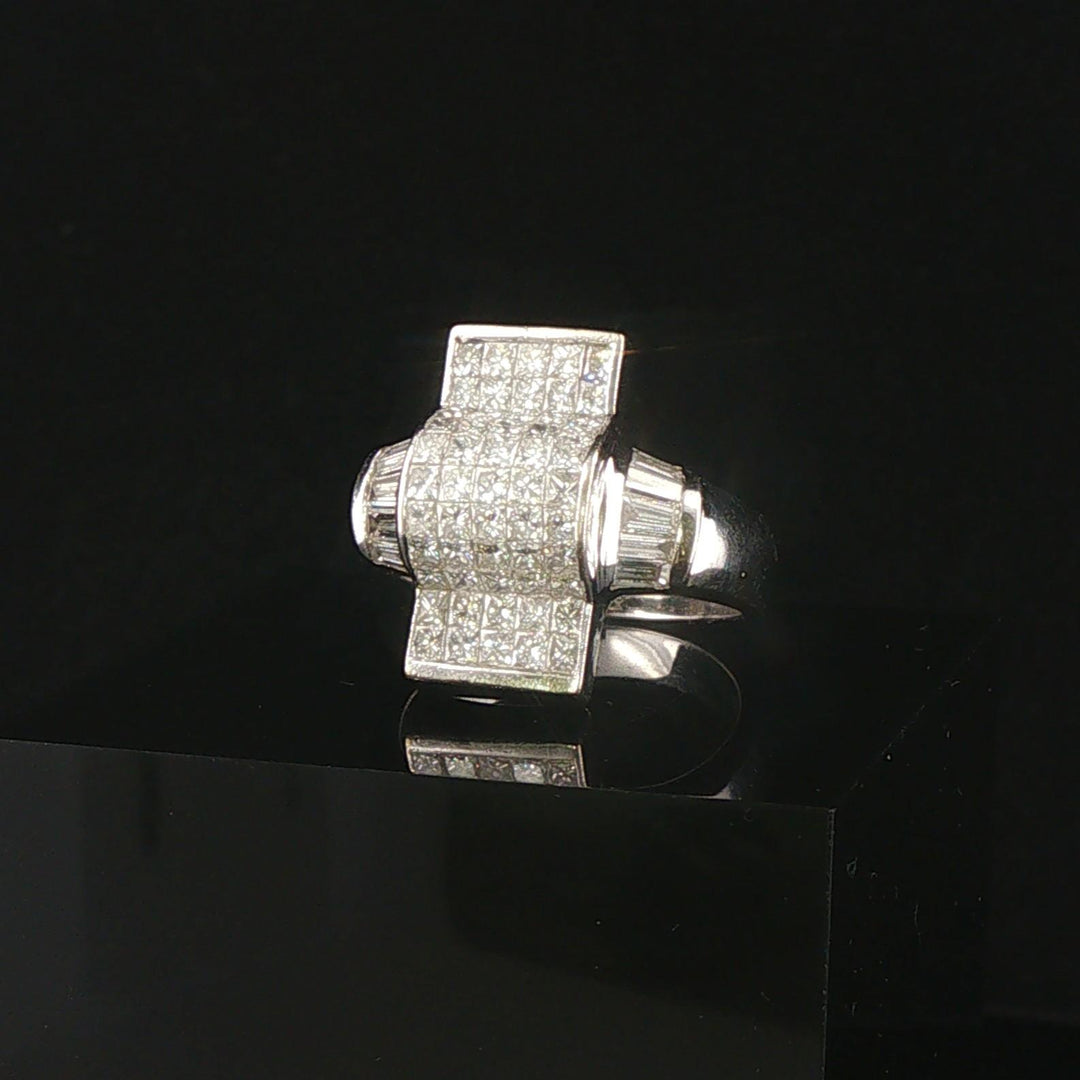 18k White Gold and 2cttw Princess and Baguette Cut Diamond Heavy Ring Size 6.5