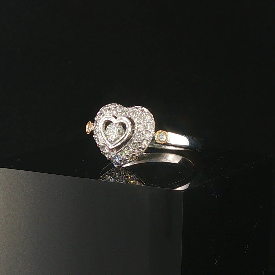 18k White and Yellow Gold 0.85cttw Diamond Fancy Heart Ring Size 7