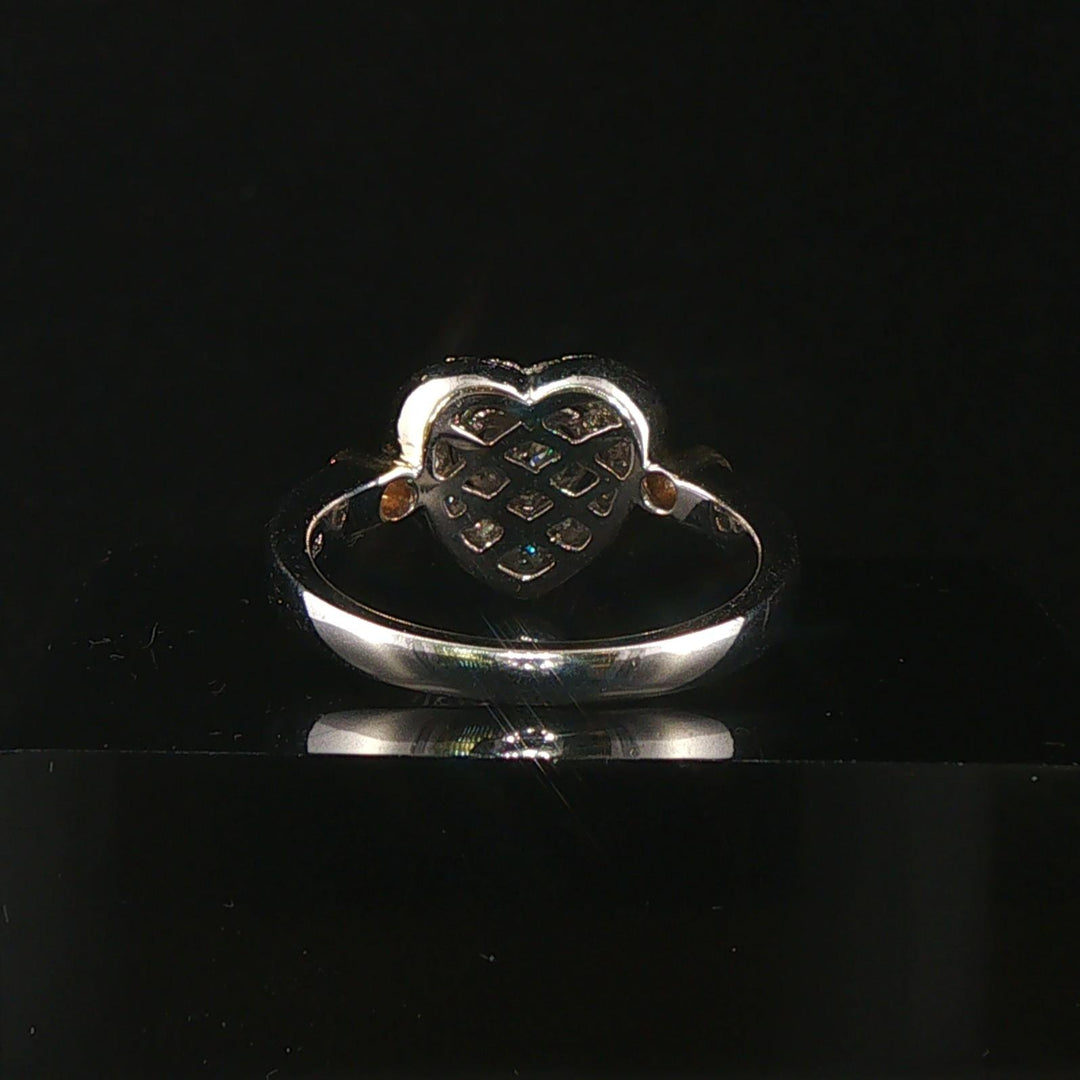 18k White and Yellow Gold 0.85cttw Diamond Fancy Heart Ring Size 7