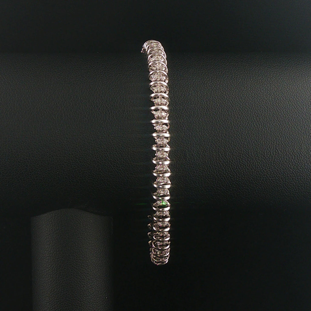 14k White Gold and 0.75cttw Diamond Heart Charm Link Bracelet 7.25"