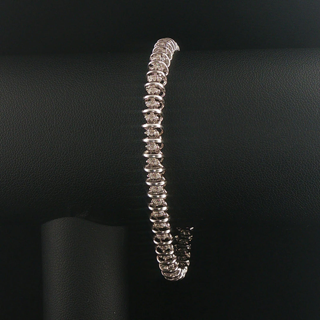 14k White Gold and 0.75cttw Diamond Heart Charm Link Bracelet 7.25"