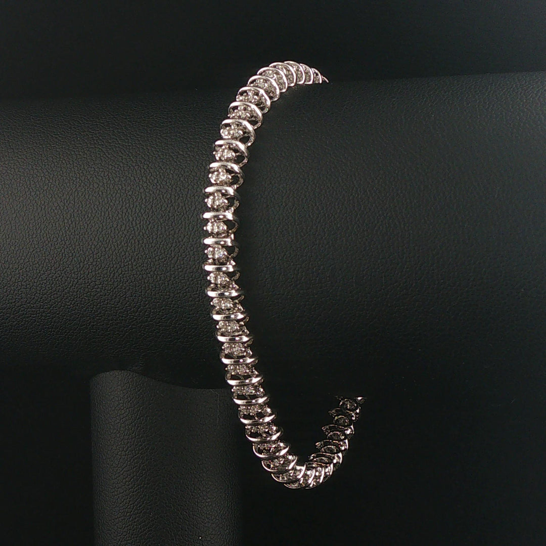 14k White Gold and 0.75cttw Diamond Heart Charm Link Bracelet 7.25"
