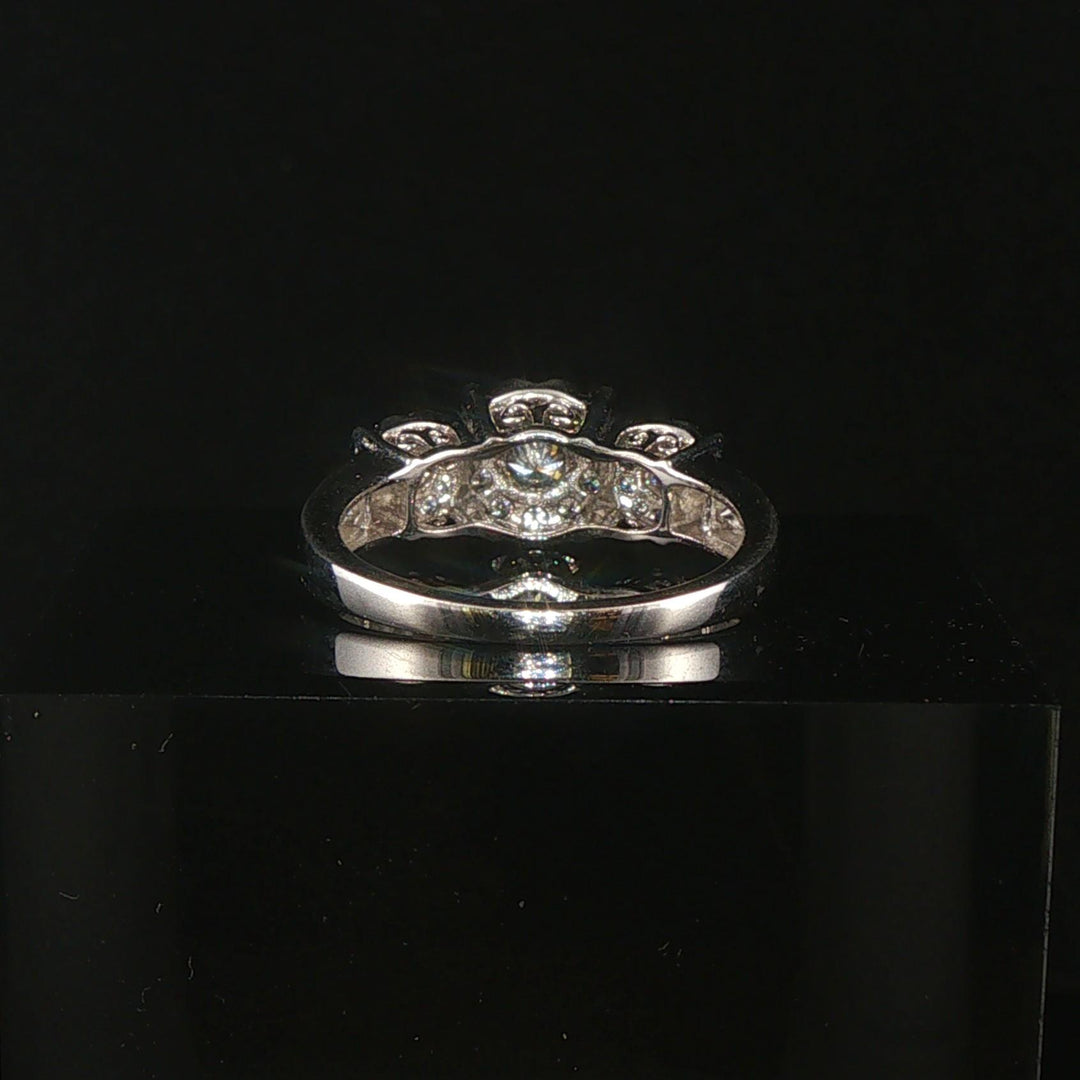 14k White and 0.75cttw Diamond Cluster Halo Ring Size 7