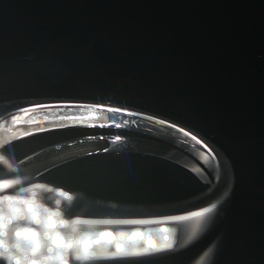 14k White and 0.75cttw Diamond Cluster Halo Ring Size 7