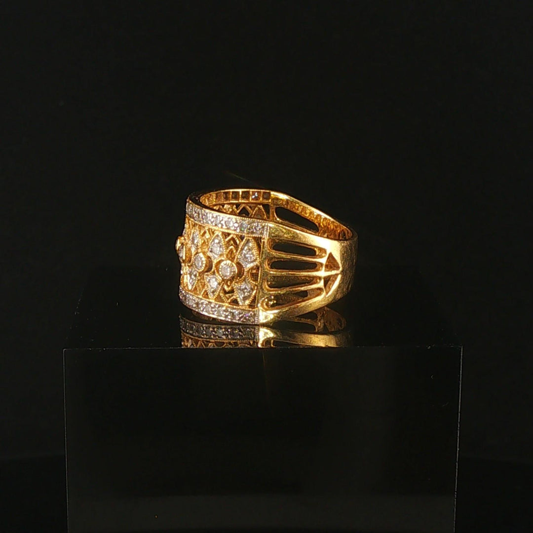 18k Yellow and White Gold 0.50cttw Diamond Vintage Ladies Band Ring Size 6.5
