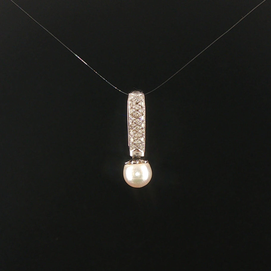 18k White Gold Pearl and 0.30cttw Diamond Pendant 1"