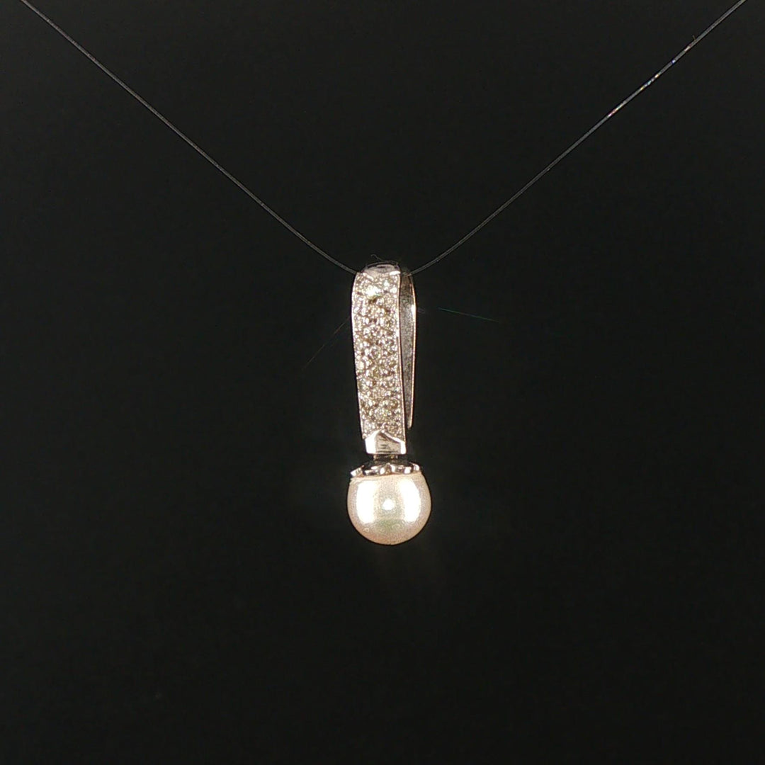18k White Gold Pearl and 0.30cttw Diamond Pendant 1"