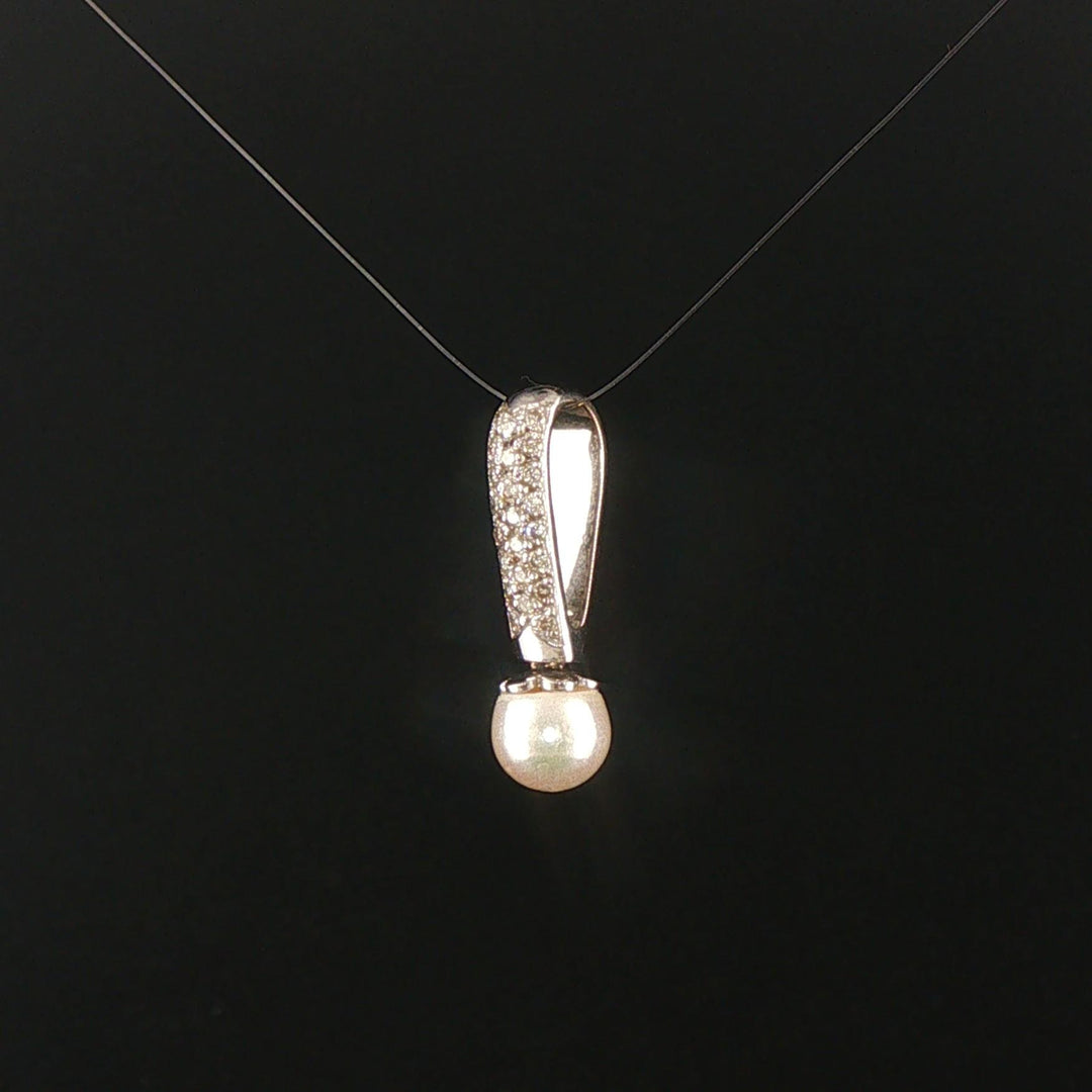 18k White Gold Pearl and 0.30cttw Diamond Pendant 1"