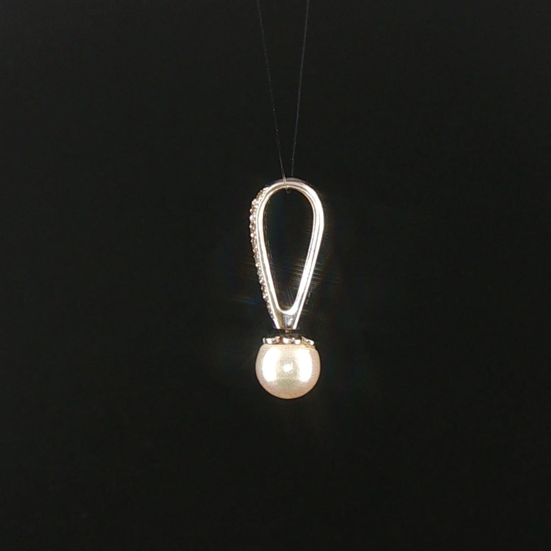 18k White Gold Pearl and 0.30cttw Diamond Pendant 1"