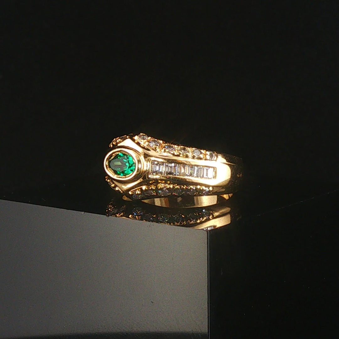 18k Yellow Gold Emerald and 0.80cttw Diamond Vintage Band Ring Size 6