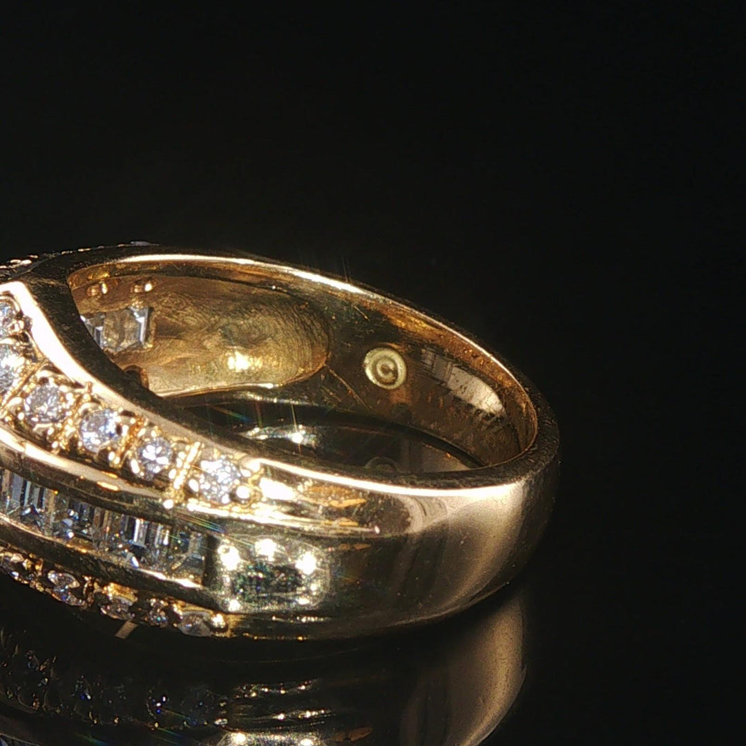 18k Yellow Gold Emerald and 0.80cttw Diamond Vintage Band Ring Size 6