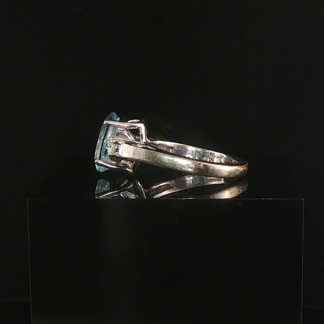 18k White Gold 1.82ct Aquamarine and 0.20cttw Diamond Ring Size 5.25