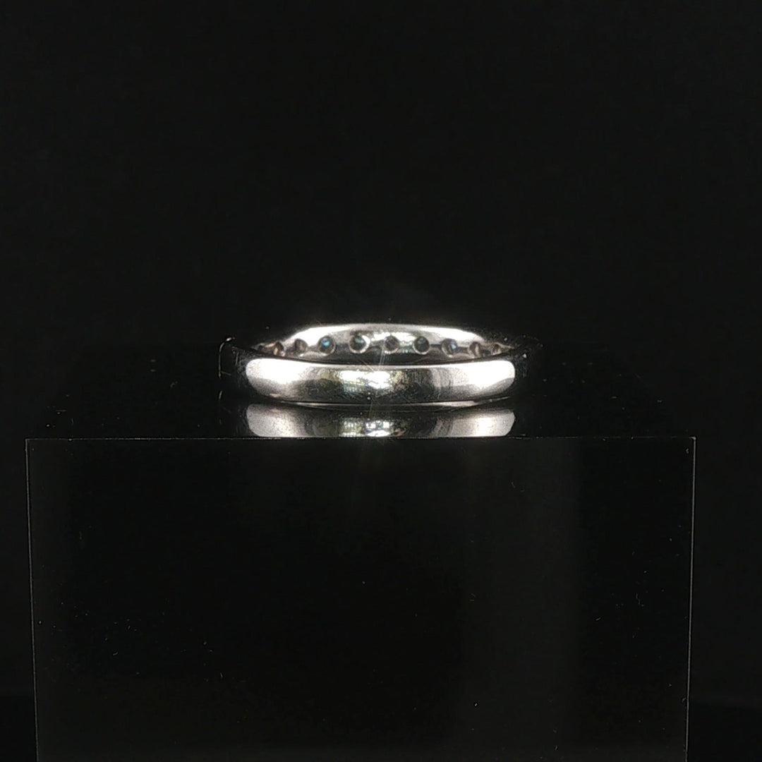 18k White Gold and 0.75cttw Diamond Half Eternity Band Ring Size 7.5