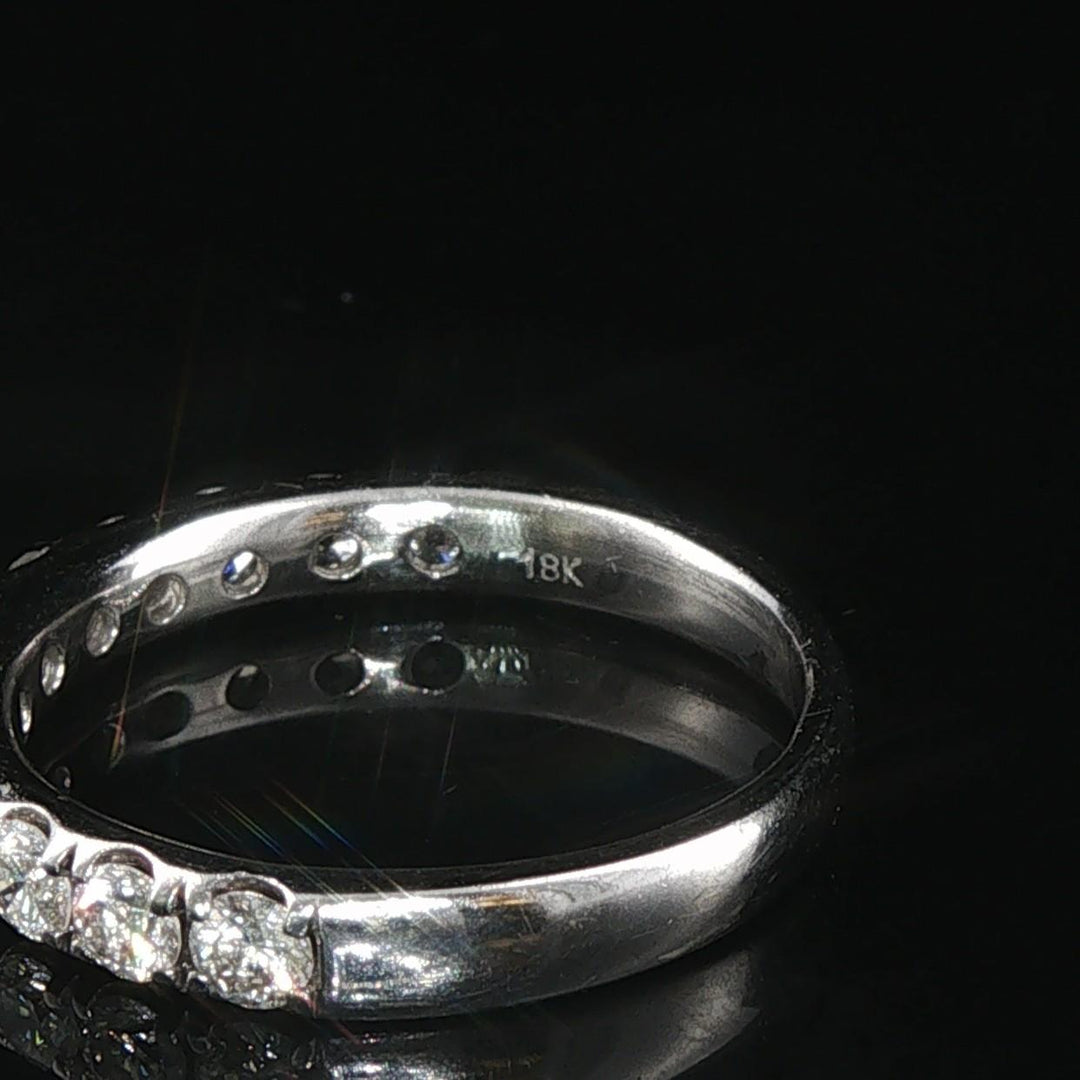 18k White Gold and 0.75cttw Diamond Half Eternity Band Ring Size 7.5