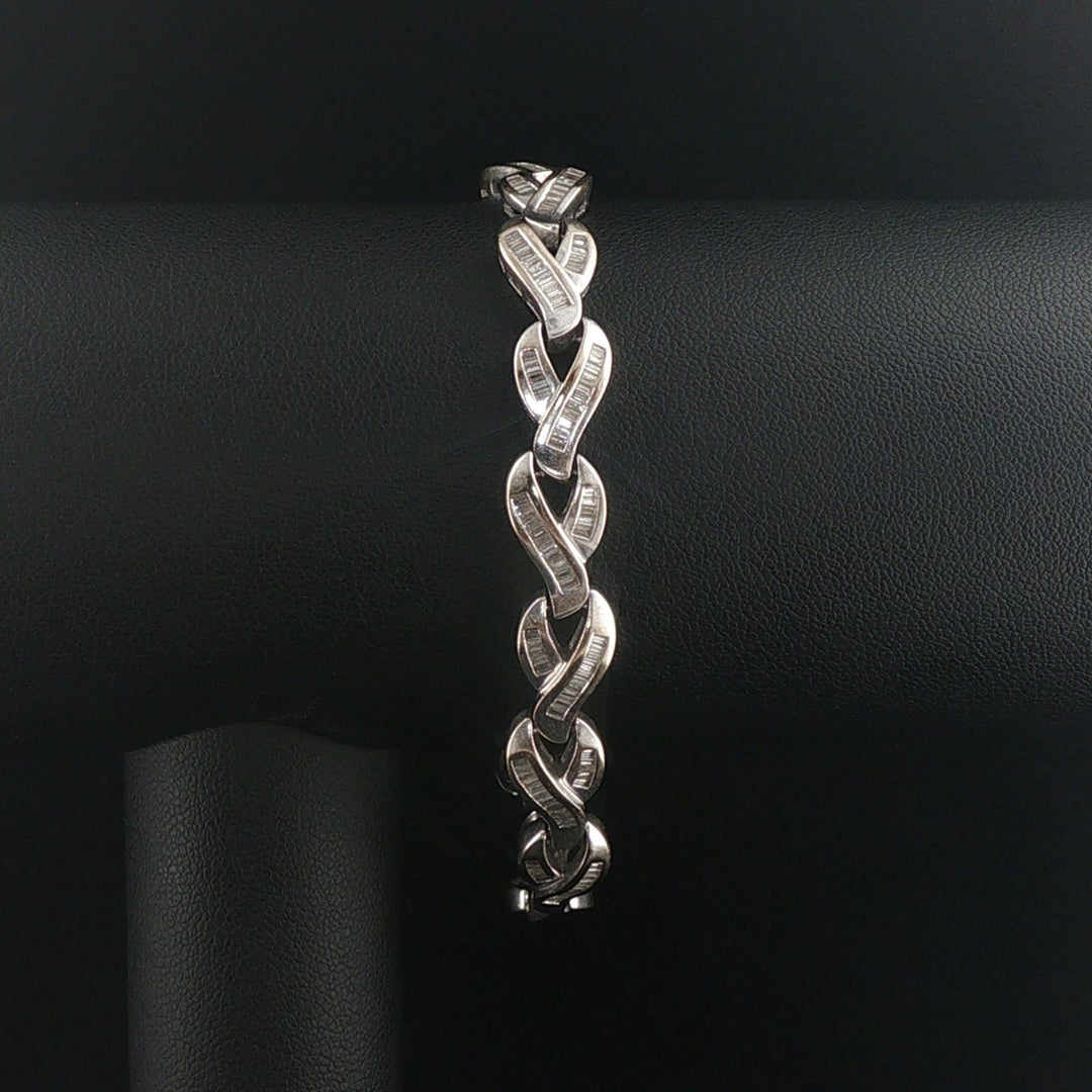 18k White Gold and 1.50cttw Baguette Diamond Heavy 27g Link Bracelet 7.25"