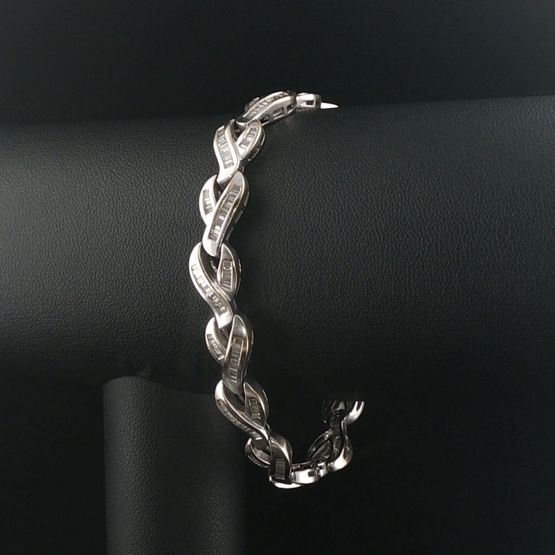 18k White Gold and 1.50cttw Baguette Diamond Heavy 27g Link Bracelet 7.25"