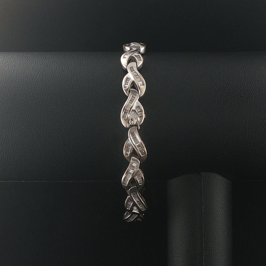 18k White Gold and 1.50cttw Baguette Diamond Heavy 27g Link Bracelet 7.25"