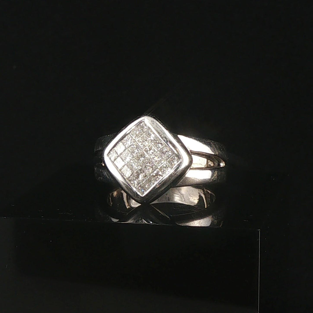 18k White Gold and 1.25cttw Princess Cut Diamond Heavy Ring Size 5