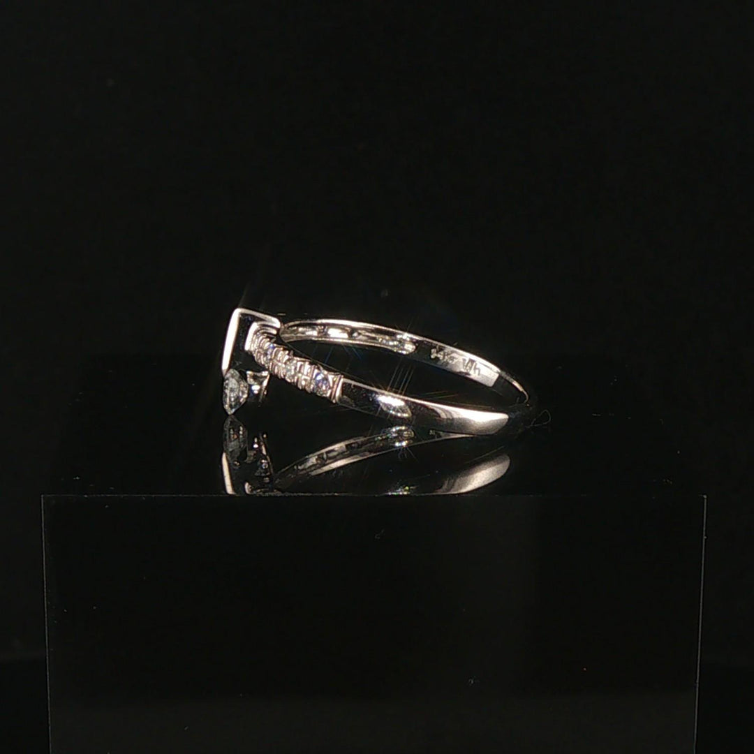 14k White Gold and Diamond Fancy Band Ring Size 7