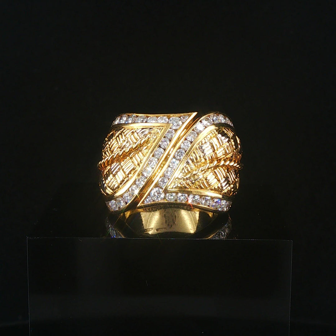 18k Yellow Gold and 1cttw Diamond Solid Heavy Vintage Ring Italy Size 6