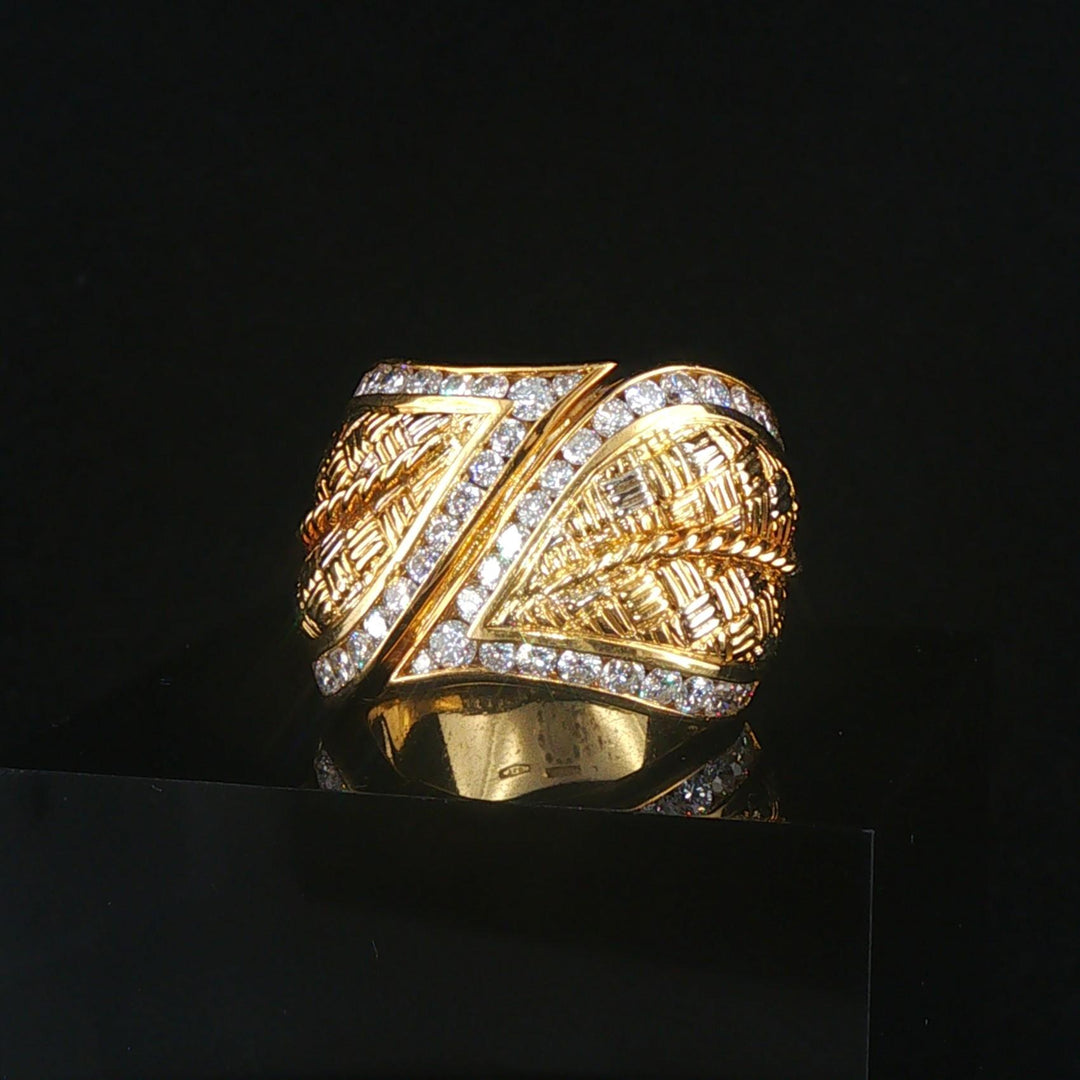 18k Yellow Gold and 1cttw Diamond Solid Heavy Vintage Ring Italy Size 6