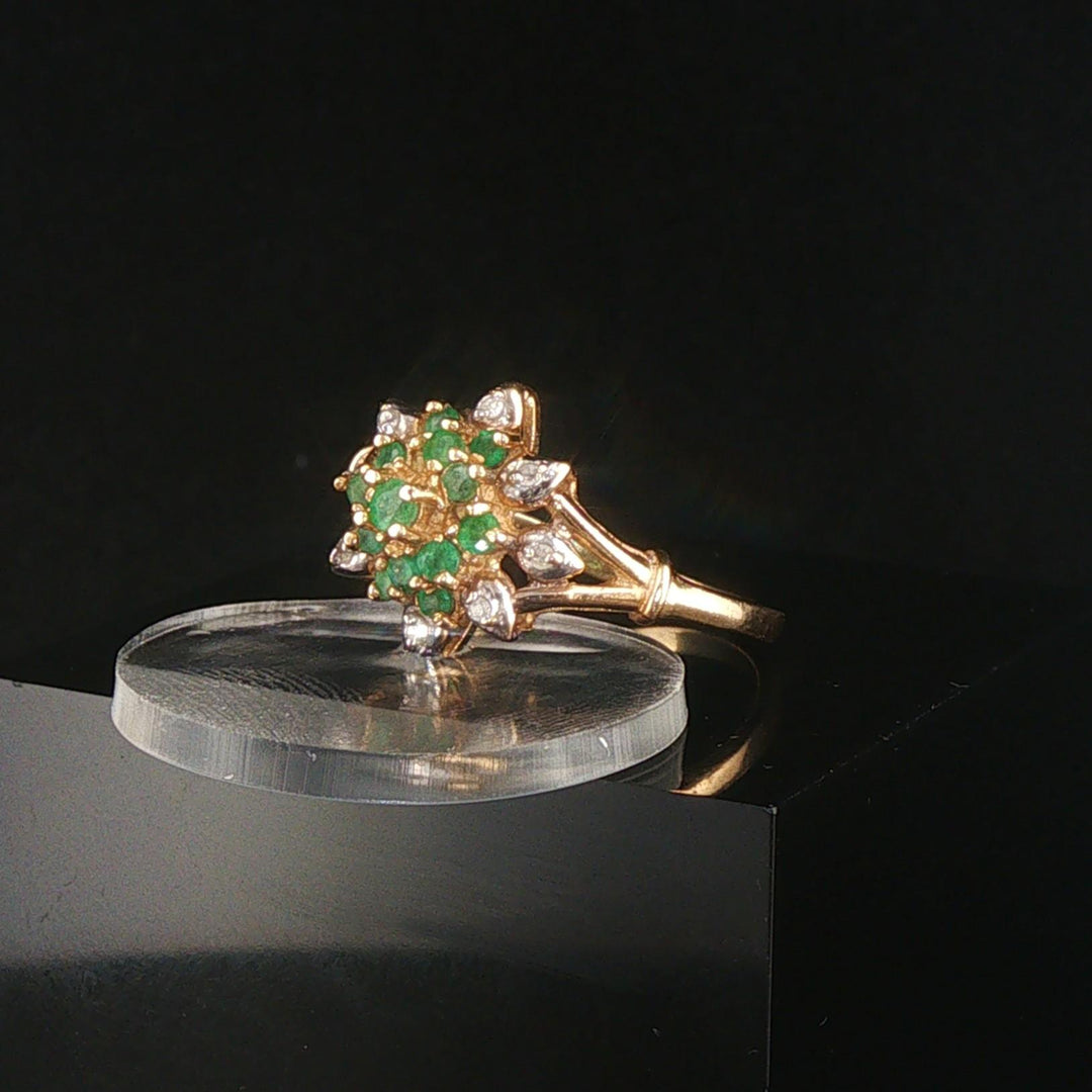 14k Yellow Gold Emerald and Diamond Floral Cluster Ring Size 6.25