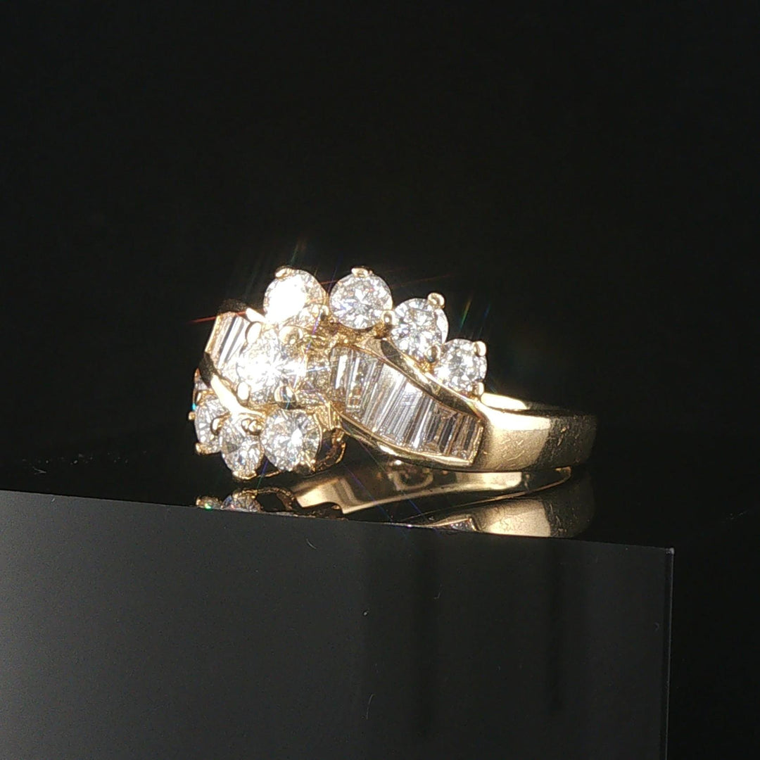 18k Yellow Gold and 1.25cttw Round and Baguette Diamond Ladies Ring Size 7.25