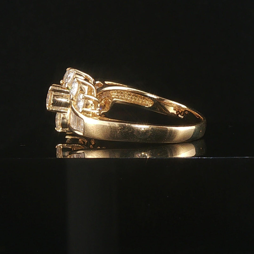 18k Yellow Gold and 1.25cttw Round and Baguette Diamond Ladies Ring Size 7.25