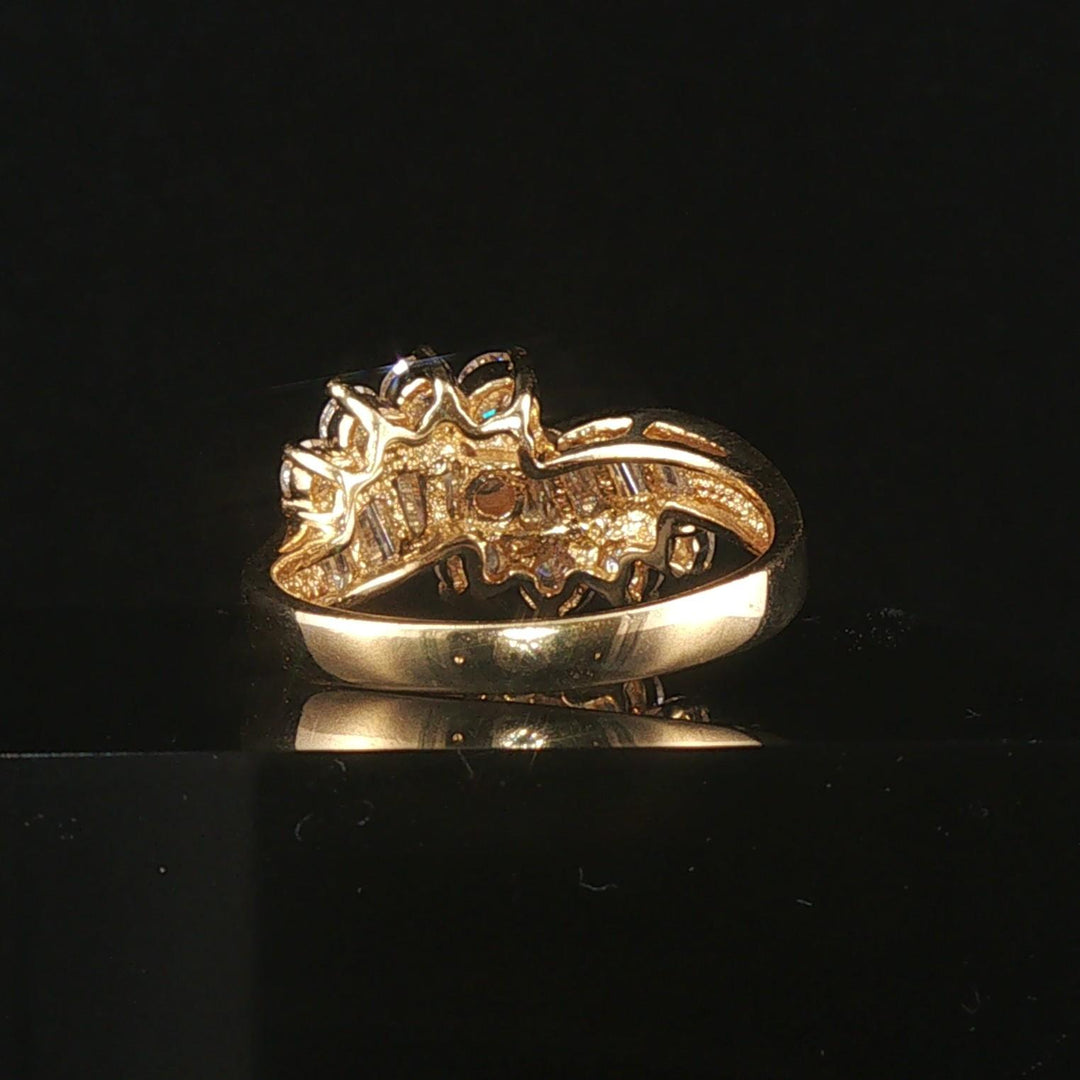 18k Yellow Gold and 1.25cttw Round and Baguette Diamond Ladies Ring Size 7.25