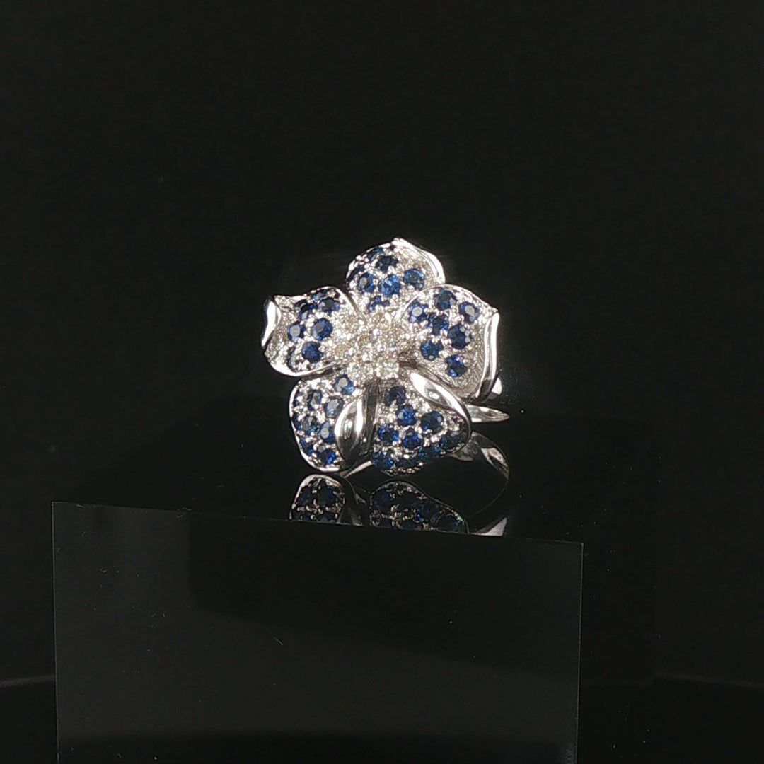 18k White Gold Blue Sapphire and Diamond Floral Ring Size 6