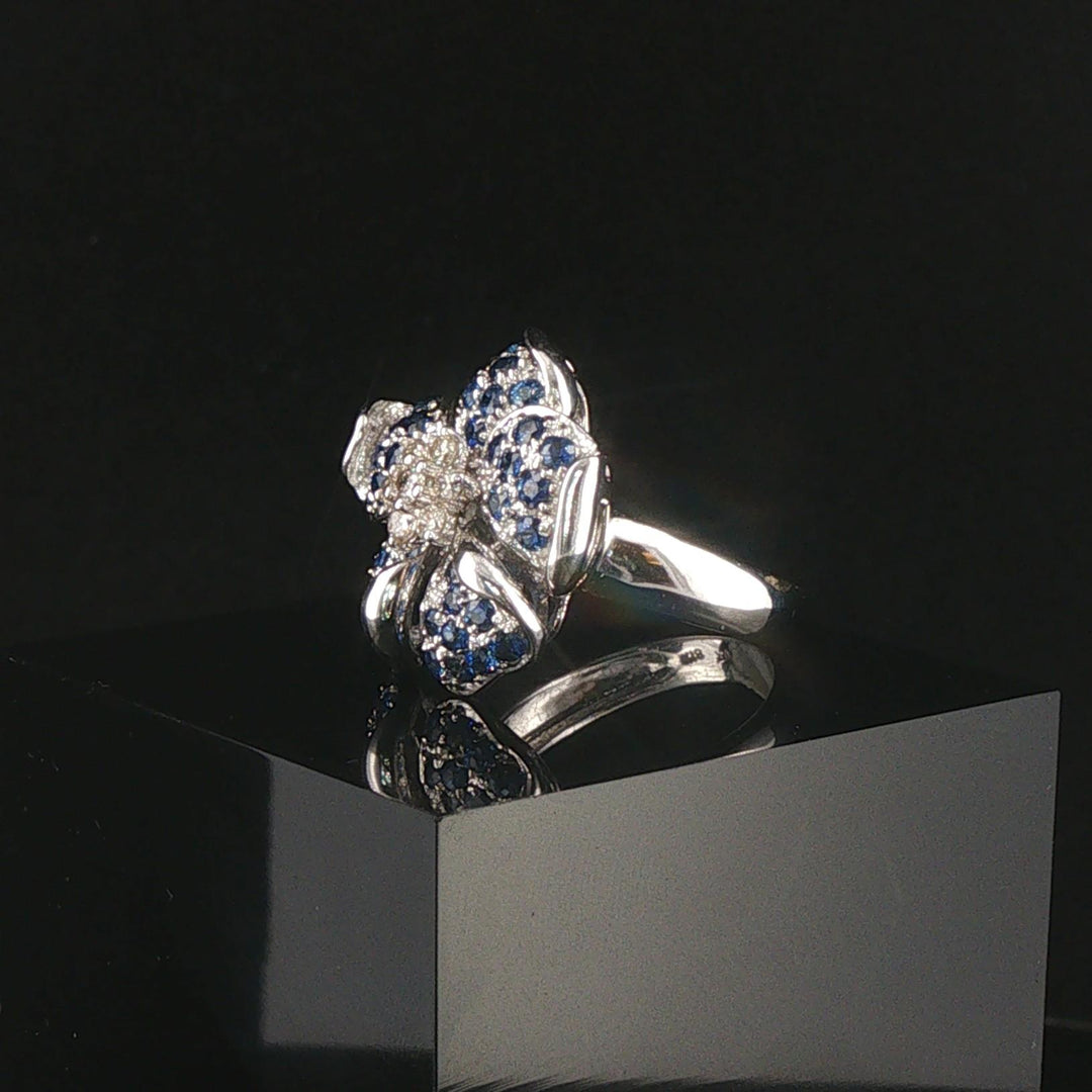 18k White Gold Blue Sapphire and Diamond Floral Ring Size 6