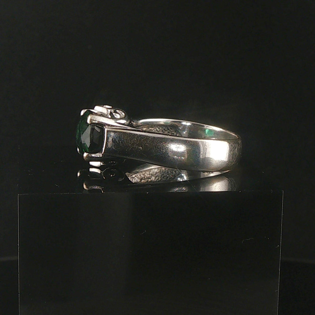 14k White Gold and 2.24ct Oval Cut Green Tourmaline Vintage Ring Size 8.5