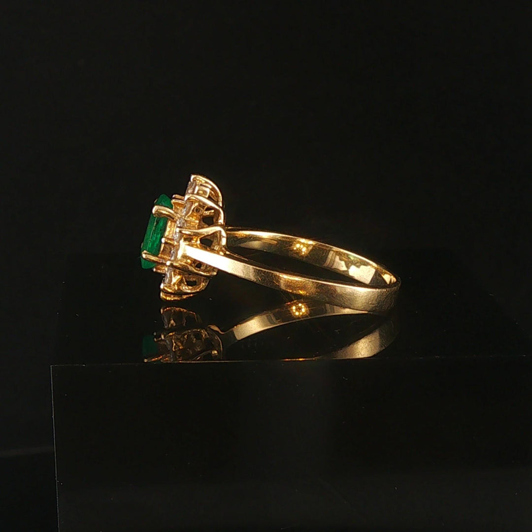 14k Yellow Gold Emerald and 0.30cttw Diamond Halo Ladies Ring Size 6.75