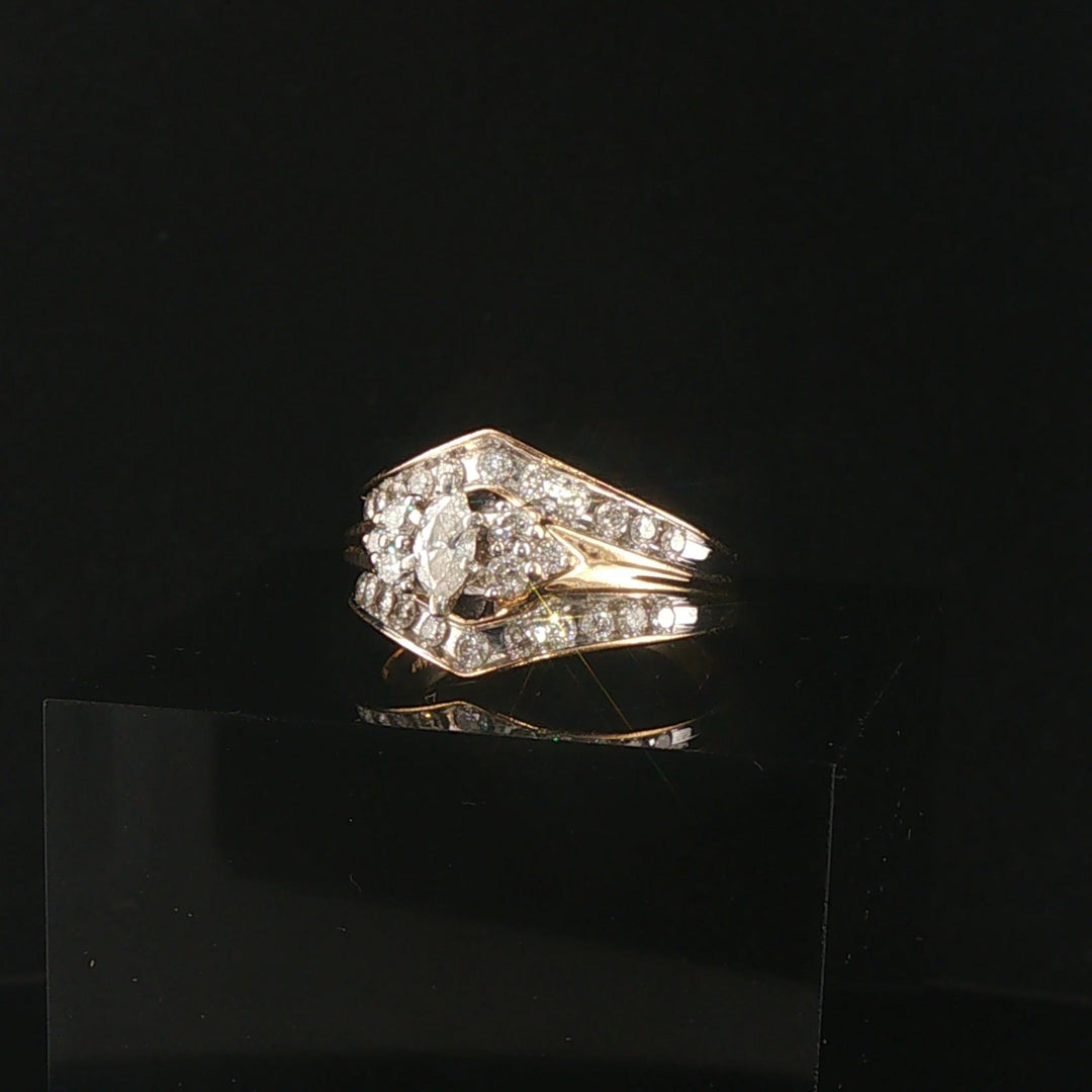 14k Yellow Gold and 1cttw Diamond Vintage Ladies Ring Size 7.25
