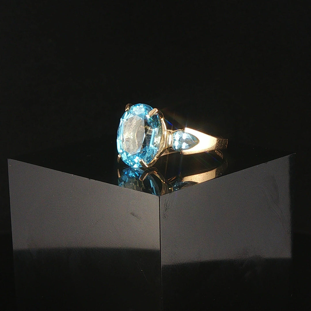 14k Yellow Gold Blue Topaz Ladies Ring Size 7.25