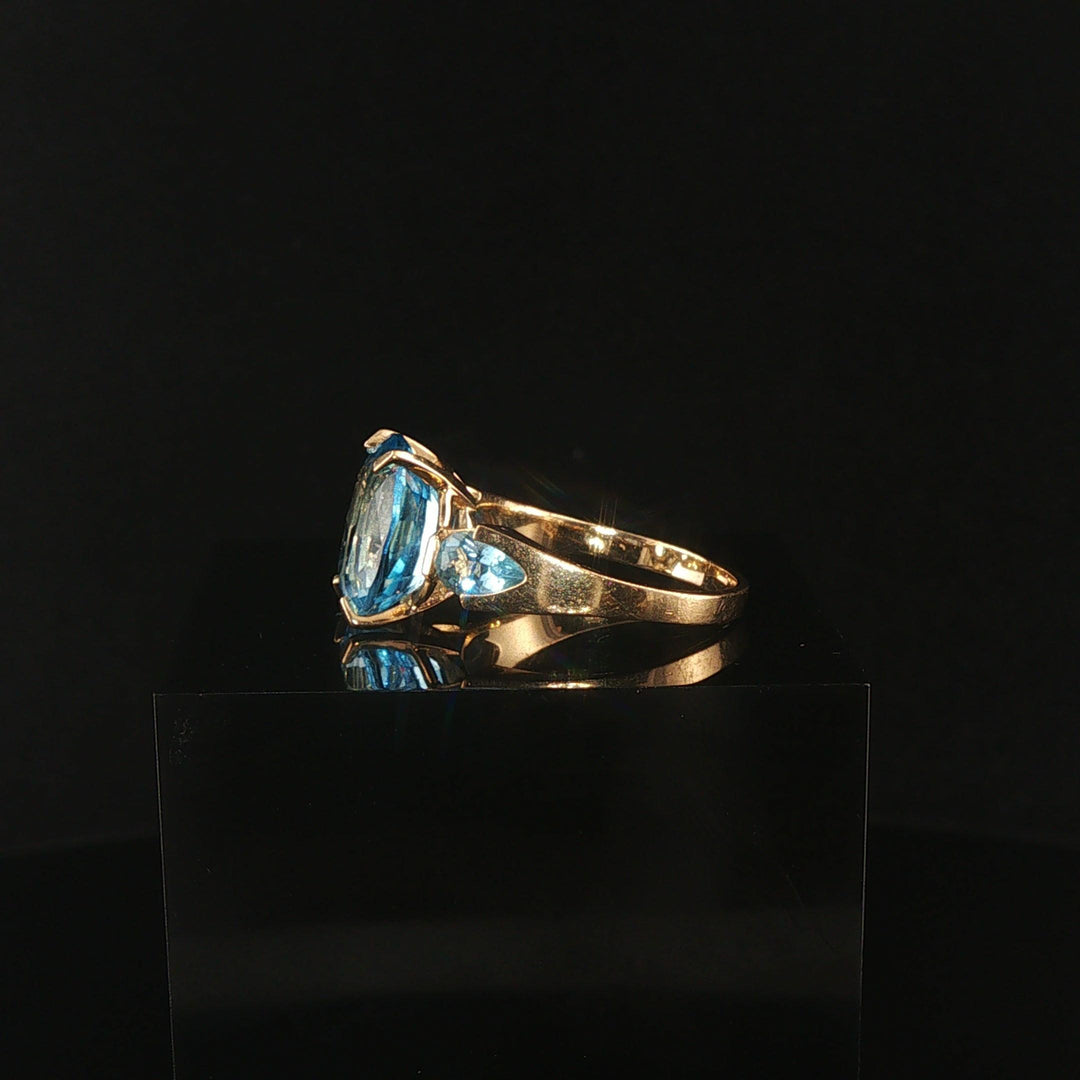 14k Yellow Gold Blue Topaz Ladies Ring Size 7.25
