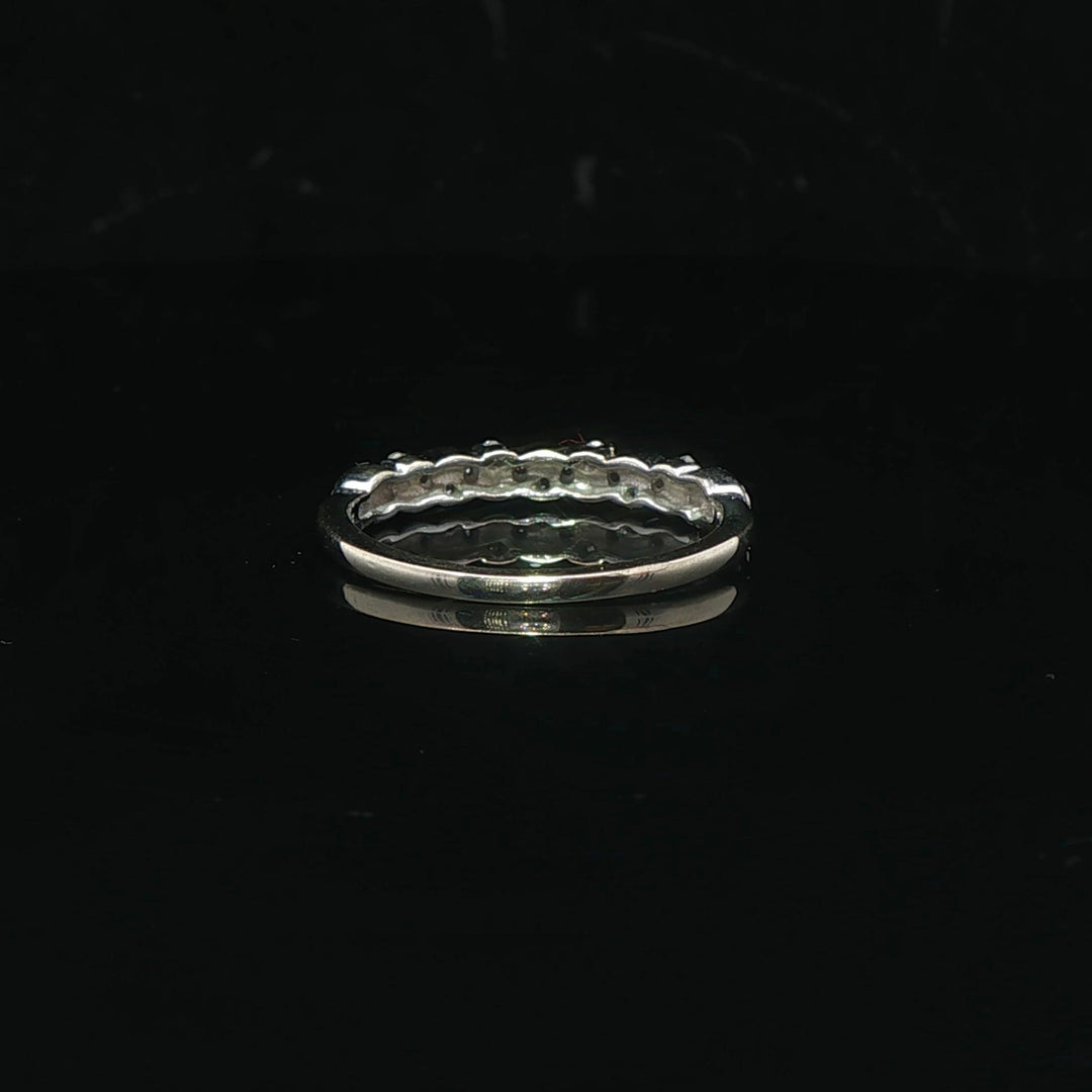 10k White Gold and Diamond Fancy Thin Band Ring Size 6.75
