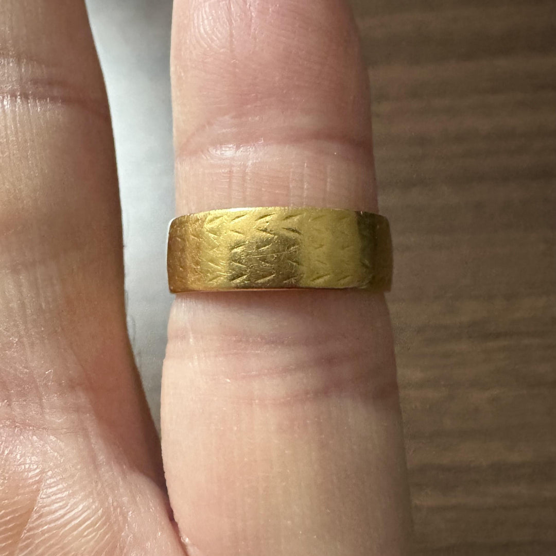 22k Yellow Gold 4.8g Vintage Textured 6mm Band Ring Size 6