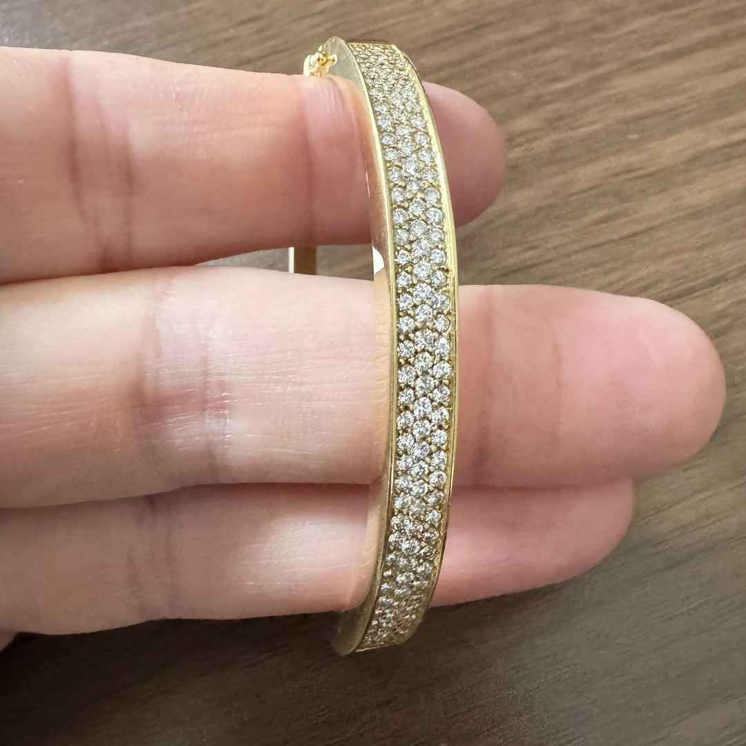18k Yellow Gold and 2cttw Diamond 30.7g Solid Heavy Bangle Bracelet 6.75"