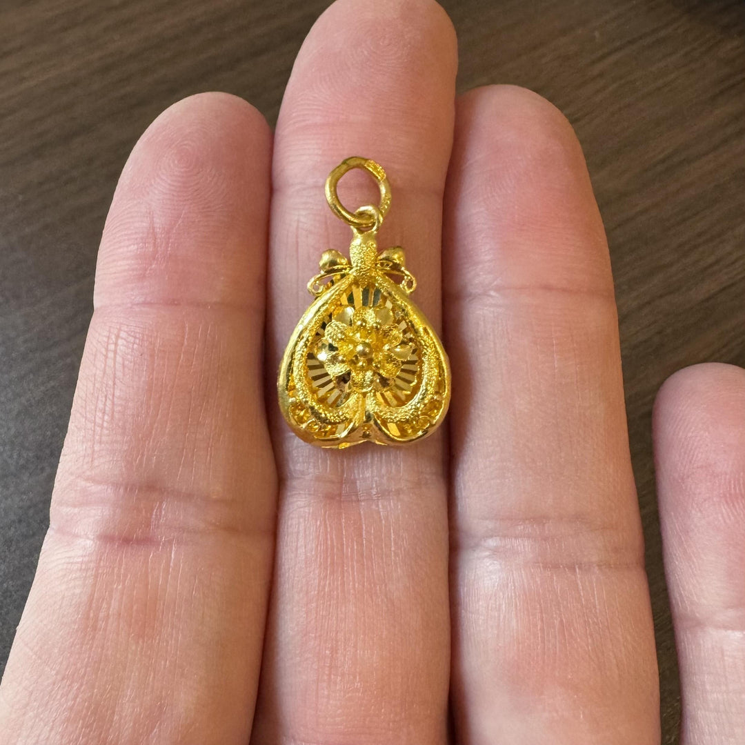 24k Pure Yellow Gold 6.5g Solid Diamond Cut Floral Heart Pendant
