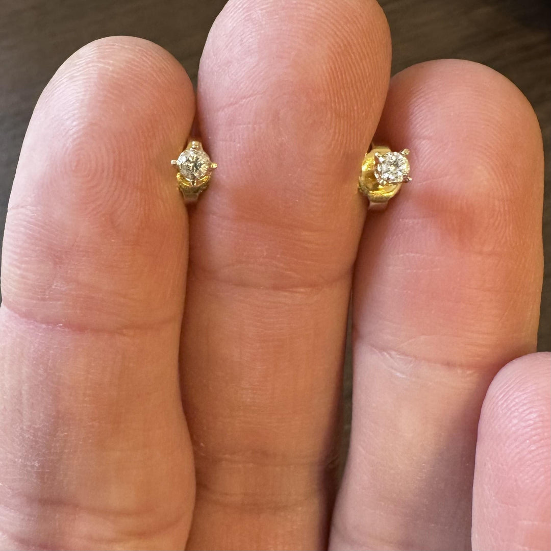 14k Yellow Gold and 0.10cttw Round Cut Diamond Stud Earrings