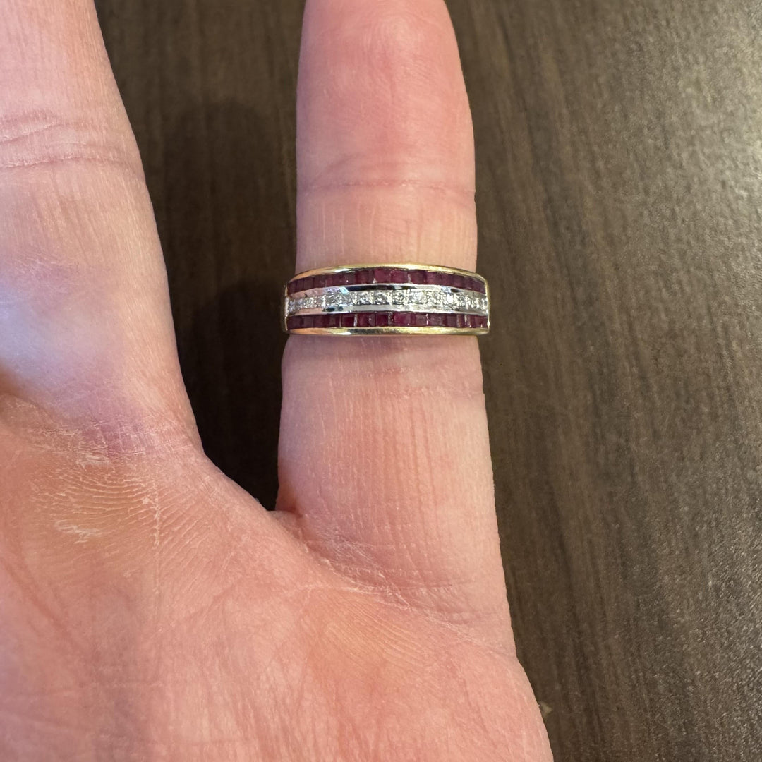 18k Yellow Gold 0.87cttw Ruby and 0.07cttw Diamond Band Ring Size 6.5