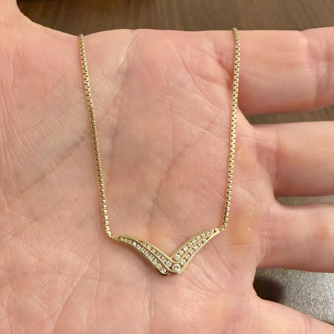 14k Yellow Gold and 0.50cttw Diamond V Pendant UnoAerre Necklace Italy 16.5"