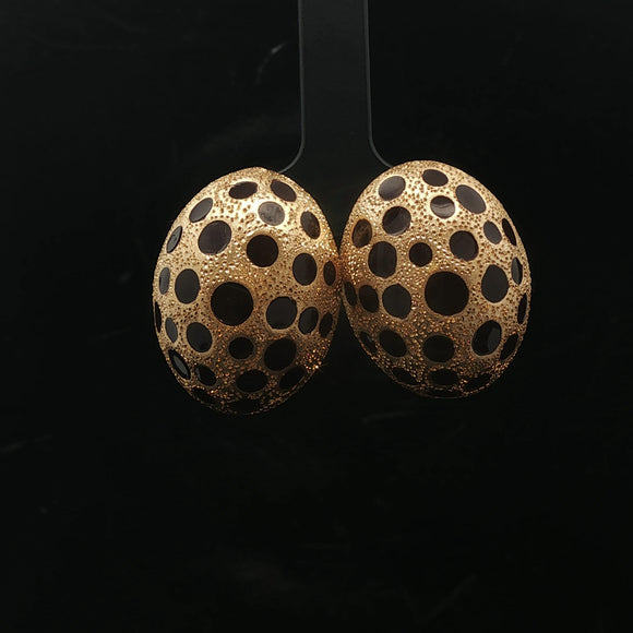 18k Yellow Gold and Black Enamel 12.5g Large Spotted Button Earrings 1